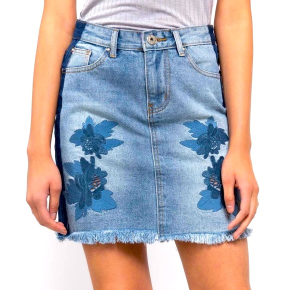 POL Jr Small Blue Jean Raw Edge Hem Etched flowers Denim Mini Skirt - Picture 1 of 5